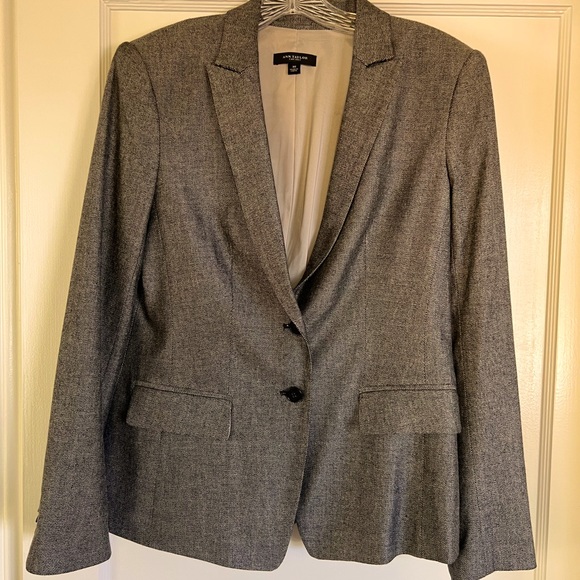 Ann Taylor Suit! Lightweight Gray Tweed, size 8 (pants)/size 10 (jacket) - Picture 1 of 5